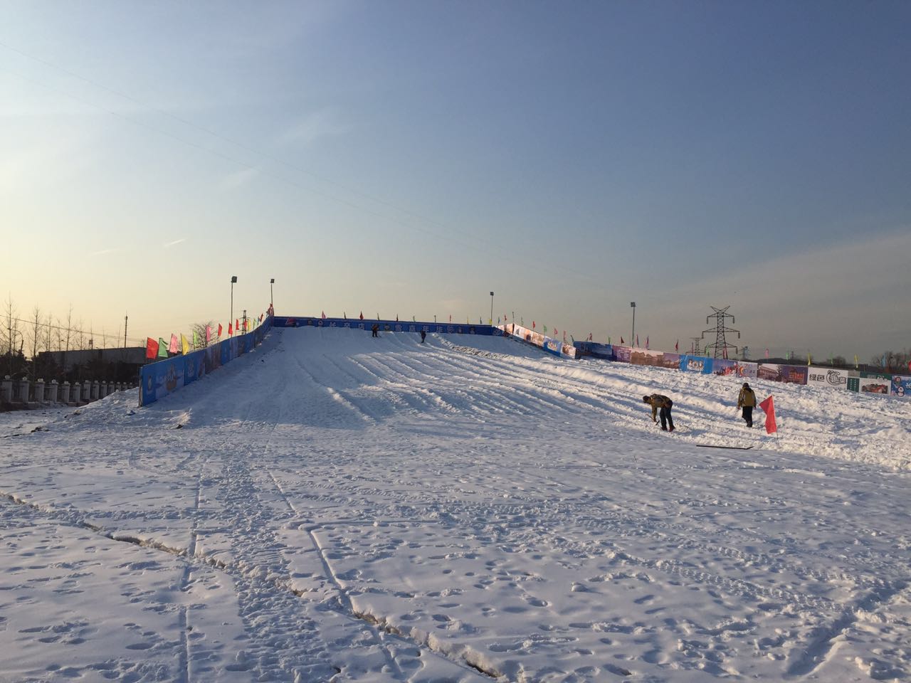 北京朝陽店冰雪樂園成功開幕，河北迪特加油助威